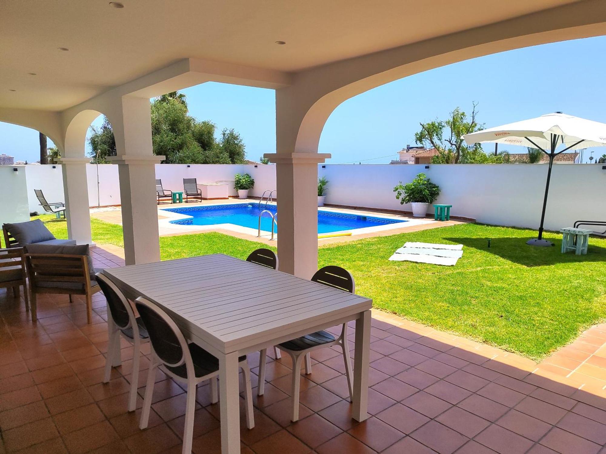 Evans Realty Av & Piscina & Bbq & Chill Out Villa
