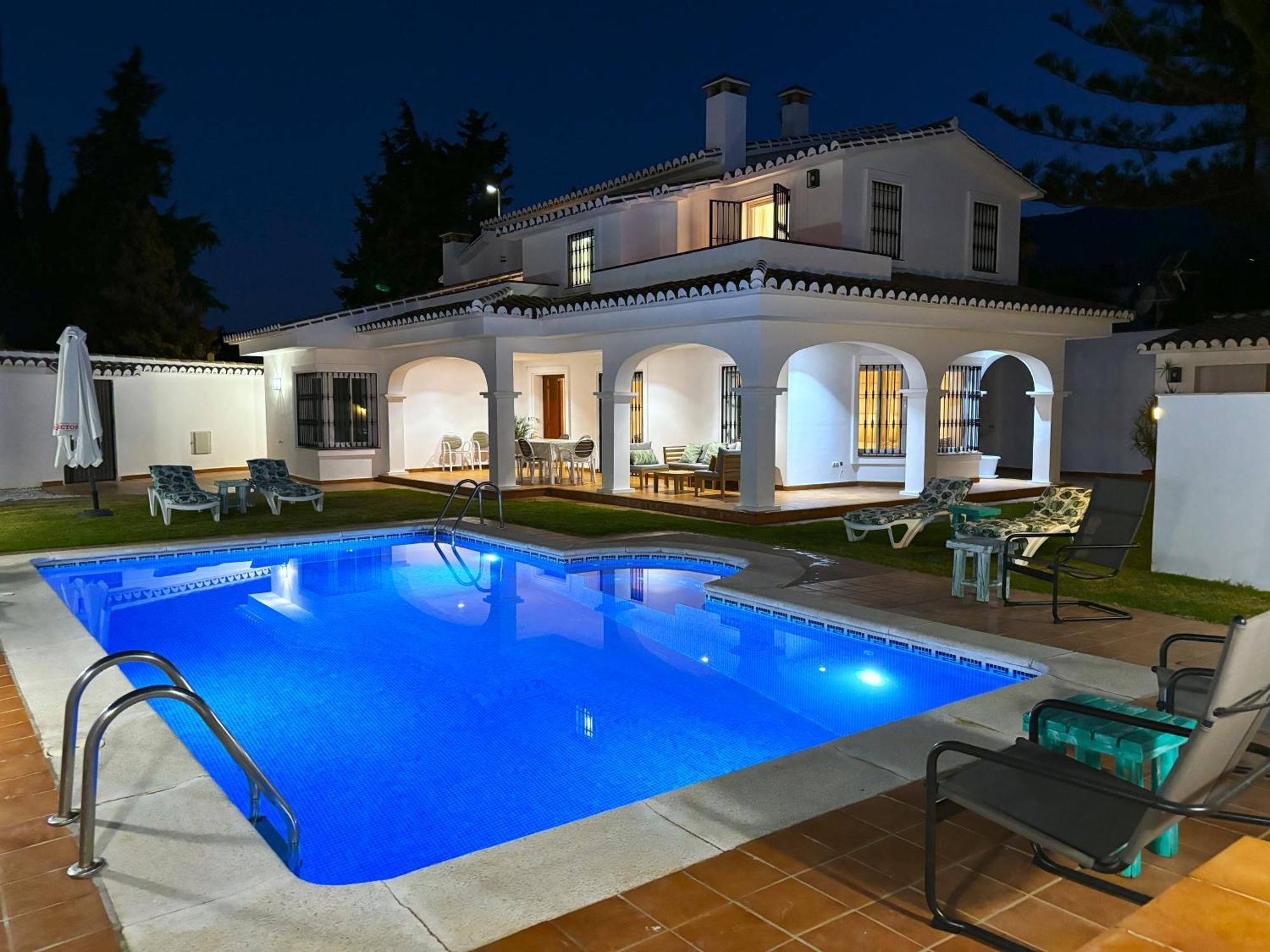 Evans Realty Av & Piscina & Bbq & Chill Out *